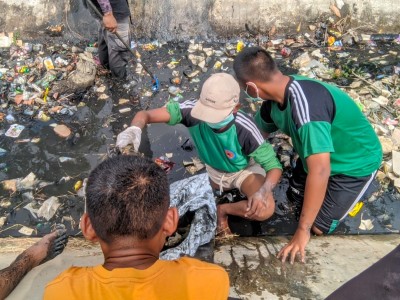 polsis bersih lingkungan ds. melaka sari, kec. gebang cirebon