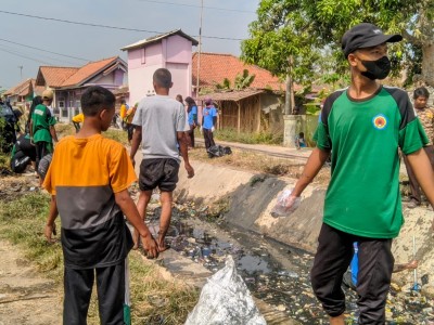polsis bersih lingkungan ds. melaka sari, kec. gebang cirebon